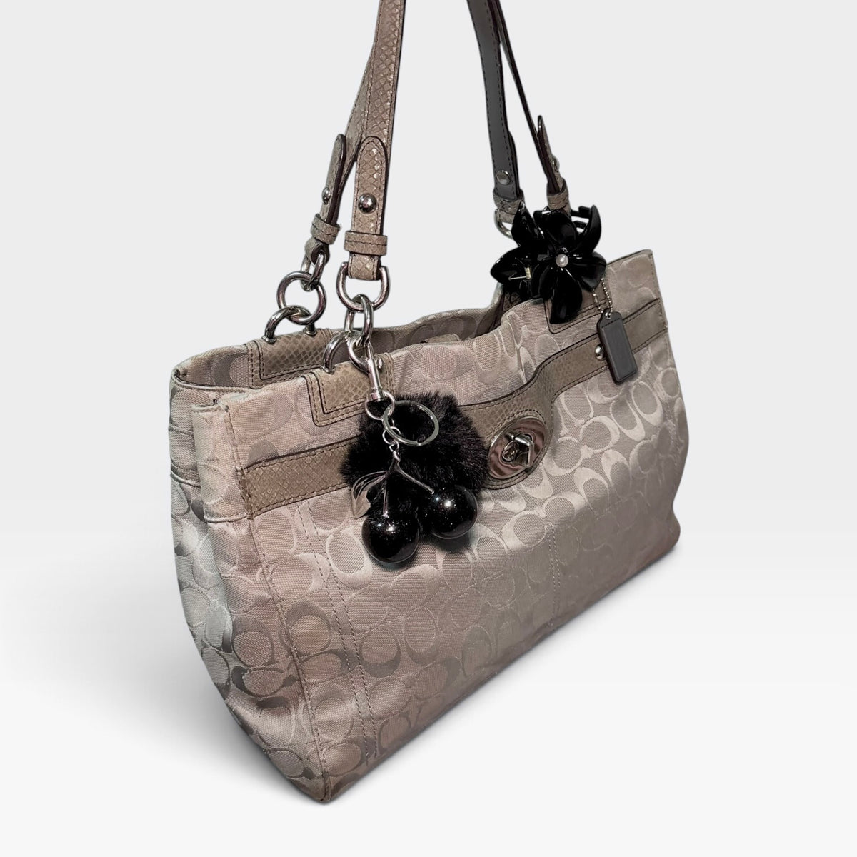 2000’s penelope large carryall tote bag
