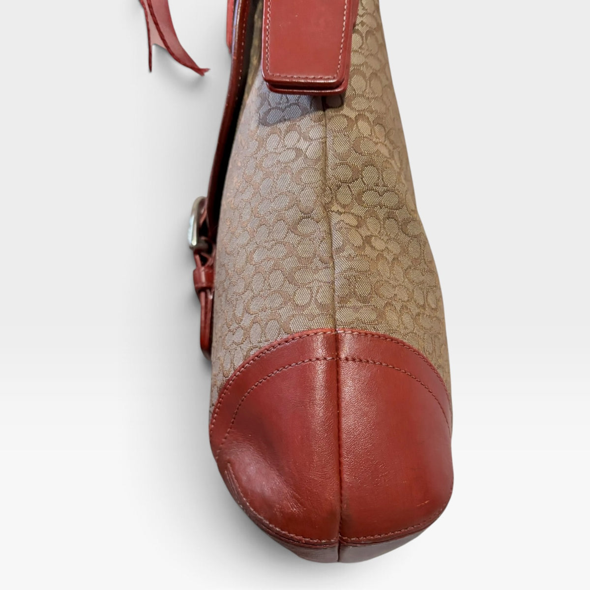 Y2K-era signature soho leather shoulder tote bag